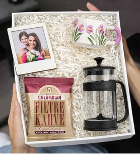 Kadınlara Özel Fotoğraflı Çerçeve Kahve French Press Ve El Yapımı Fincan Seti