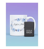 Çiçek Desenli İsimli Kupa Bardak ve Kişiye Özel İsimli Zippo (Siyah - Beyaz)