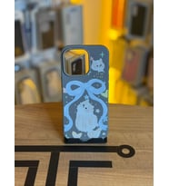 iPhone 16 Pro Uyumlu Özel Tasarım Sevimli Figürlü Deri Dokulu Telefon Kılıfı (Koyu Gri)