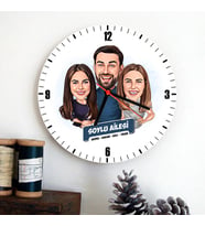 Anne Baba ve Genç Kızları Karikatürlü Duvar Saati