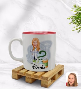 BK Gift Kişiye Özel Kadın Eczacı Karikatürlü İçi Kırmızı Renkli Kupa Bardak Model 2