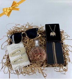 Kişiye Özel Melek Kanadı Kolye & Siyah Trend Gözlük & İncili Toka & Özel Tasarım Taşlı Bileklik & Avon Parfüm