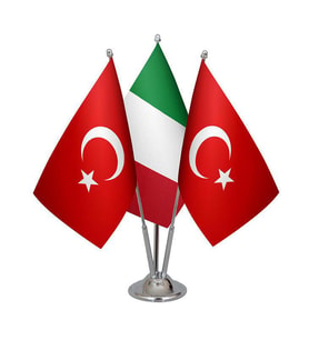 Masa Üstü İtalya Bayrağı Türk Bayrağı Üçlü Krom Direk Masa Bayrak Seti