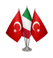 Masa Üstü İtalya Bayrağı Türk Bayrağı Üçlü Krom Direk Masa Bayrak Seti