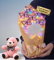 Size Özel Hediye Renkli Işıklı Aynalı Büyül Boy Kelebek Buketi ve Pembe Peluş Ayıcık (Beyaz)