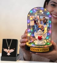 Anneler Günü Hediyesi Fotoğraflı Renkli Işıklı Melek Annem Fanus ve Zümrüdü Anka Kuşu Kolye