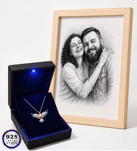 Işıklı Kutuda 925 Ayar Gümüş Zümrüdü Anka Kuşu Kolye ve Kişiye Özel Karakalem Fotoğraflı Ahşap Çerçeve