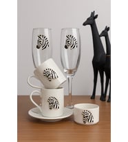 ŞIK TASARIM İKİ KİŞİLİK FİGÜRLÜ PORSELEN KAHVE SETİ 2 FİNCAN+ 2 KAHVE YANI KADEH + PORSELEN DRAJELİK HEDİYEDİR (Beyaz Zebra)