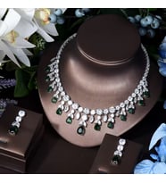 Özel Kutusunda Hediye Paketiyle Azalea  Zirkon Taşlı Kolye Küpe Set Düğün Nişan Seti (Yeşil)