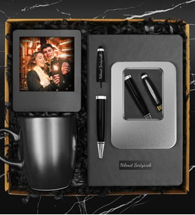 32 GB Kişiye Özel Kutulu Usb Kalem & Kişiye Özel Defter & Siyah Kupa & Kişiye Özel Fotoğraf Çerçevesi Hediye Seti