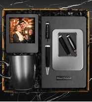 32 GB Kişiye Özel Kutulu Usb Kalem & Kişiye Özel Defter & Siyah Kupa & Kişiye Özel Fotoğraf Çerçevesi Hediye Seti