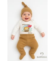 BABYDEN'S Ablasının Aslanı Yazılı 3’lü Bebek Takımı Uzun Kollu Çıtçıtlı Body,Fitilli Patikli Pantolon Şapka Set (Beyaz - Kahverengi)