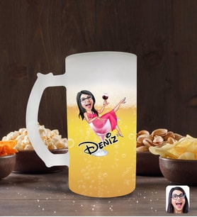 BK Gift Kişiye Özel Kadın Patroniçe Karikatürlü Buzlu Cam Bira Bardağı 50cl-1 (Beyaz)