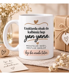 Uzaklarda Olsak da Kalbimiz Hep Yan Yana Baskılı Kupa – Uzak Mesafe Arkadaşlık Hediyesi