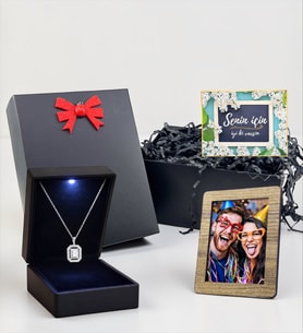 Led Işıklı Kutuda 925 Ayar Gümüş Baget Kolye & Kişiye Özel Fotoğraflı
