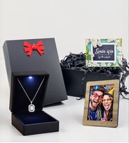 Led Işıklı Kutuda 925 Ayar Gümüş Baget Kolye & Kişiye Özel Fotoğraflı