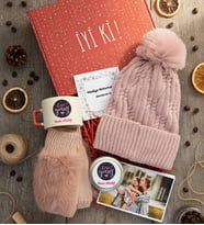 Kişiye Özel Love Yourself Hediye Kutusu - Kişiye Özel Lüks Fincan, Bere, Eldiven, Mum, Fotoğraf 10 Adet Doğum Günü Hediyesi