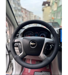 DİKİŞLİ DİREKSİYON KILIFI NOKTALI / SİYAH DERİ SİYAH DİKİŞLİ CHEVROLET CAPTİVA İÇİN