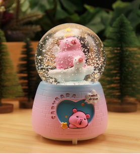 Capybara (Kapibara) Işıklı ve Müzikli Kar Küresi Büyük Boy - Pembe