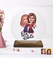 BK Gift Kişiye Özel Kız Kardeşler Karikatürlü Yuvarlak Ahşap Standlı Biblo-6