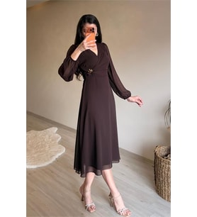 Neşeli butik kadın bel drapeli gold toka detaylı midi boy şifon elbise NM025 (Kahverengi)