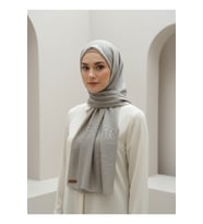 Zebra Desenli Jakarlı Eşarp – Yumuşak Dokulu, Kaymaz, Günlük ve Şık Tesettür Eşarp 100 x 100 cm
