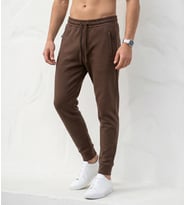 Erkek Slim Fit Eşofman Altı – Pamuklu Kumaş, Fermuarlı Cepli, Rib Paça (Kahverengi)