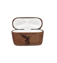 Kişiye Özel Ahşap Airpods Pro (2.Nesil )Beşiktaş Kartal Logolu Lazer Baskılı Airpods Pro (2.Nesil ) Kılıf (Açık Ceviz)