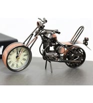 Saatli Metal Motorsiklet Modeli – El Yapımı Retro Dekoratif Motor Biblo, Ön Tekerlekli Saat Tasarımıyla Şık ve Benzersiz Koleksiyonluk Masaüstü Aksesuar