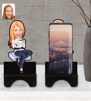 BK Gift Kişiye Özel Kadın Karikatürlü Ahşap Biblo Telefon Standı-101