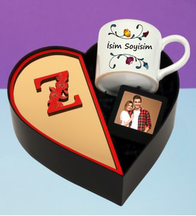 Kişiye Özel Baş Harf Tasarımlı Kalp Kutu Çerçeve Ve İsim Soyisim Tasarımlı Fincan