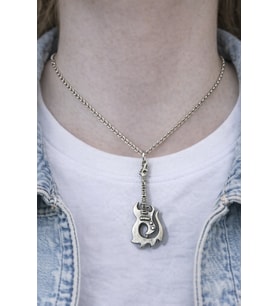 String Flame Charm – Elektro Gitar Figürlü Gümüş Renk Unisex Kolye (60 cm)