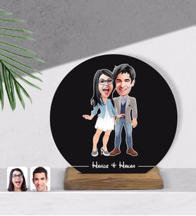 BK Gift Kişiye Özel Sevgililer Karikatürlü Yuvarlak Ahşap Biblo-81