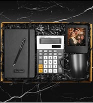 Kişiye Özel Defter & Kalem & Hesap Makinesi & Siyah Kupa & Kişiye Özel Fotoğraf Çerçevesi Hediye Seti