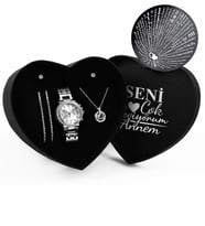 Anneler Gününe Özel Tasarım Kalp Kutu & 100 Dilde Seni Seviyorum Yuvarlak Kolye & İkili Zirkon Taşlı Bileklik & İkili Küpe & Metal Kordon Saat Seti