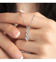 925 Ayar Radyum Kaplama  Swarovski Süzme Üç  Taşlı Gümüş Kolye