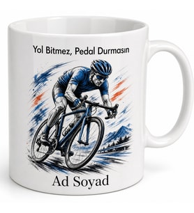 Bisikletçi Pedal Çeviren Kask Takan Rüzgara Karşı Yol Kupa Bardak Hediye