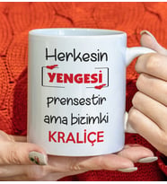 BK Gift Herkesin Yengesi Prensestir Ama Bizimki Kraliçe Tasarımlı Beyaz Kupa Bardak, Doğum Günü Hediyesi