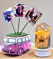 Kişiye Özel Hediye Seti Led Işıklı Fanus ve 3 Fotoğraflı Pembe Vosvos Saksı (Model 6)