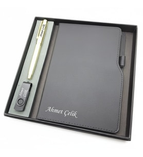 Signator® Codex  N356 Kişiye Özel Defterli Set - İsme Özel Gold Kalem + İsme Özel Siyah Defter + İsme Özel 32 GB Usb Bellek  İsme Özel Kutusunda Hediyelik Set (Karışık)