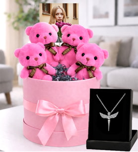 Kişiye Özel Fotoğraflı 4’lü Pembe Ayıcık Buketi Love Ayıcık Hediye Kutusu & Melek Kanat Kolye Seti