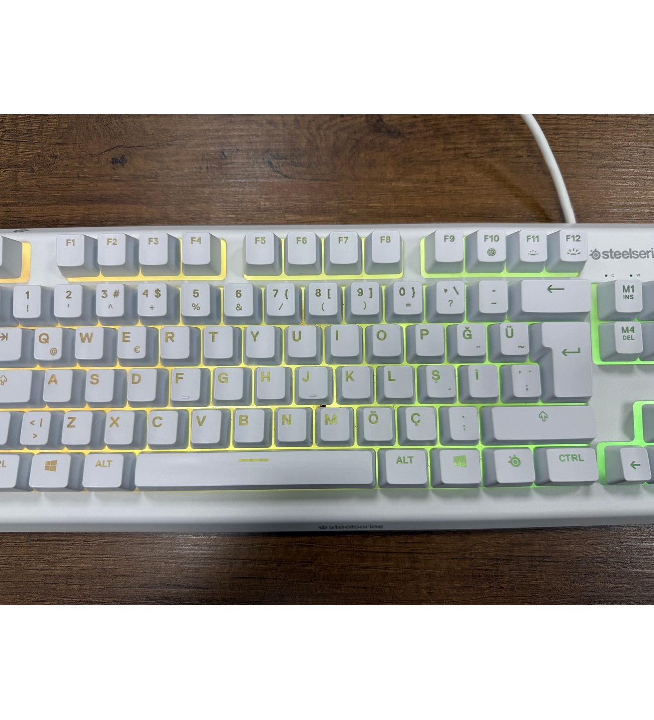 SteelSeries Apex 3 TKL Beyaz RGB Oyuncu Klavyesi (İKİNCİ EL)