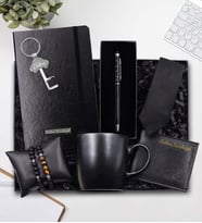 Kişiye Özel Siyah Defter & Siyah Mat Kupa & Siyah Touch Pen & Suni Deri Cüzdan & Gümüş Renk Açacaklı Araba Anahtarlık & 2'li Kaplan Gözü Taşlı Bileklik & Siyah Kravat Hediye Seti