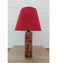RETRO NOW RED GARDEN  AHŞAP AYAKLI ABAJUR (Kırmızı)