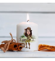 Kişiye Özel Maceracı Kadın Karikatürlü Mum