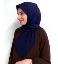 Denim Kare Eşarp– Kaymaz, Rahat ve Şık Kullanım (Lacivert)