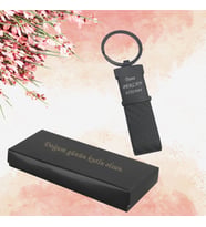 KİŞİYE ÖZEL İSİM YAZILI KUTULU METAL KARBON DESEN ANAHTARLIK