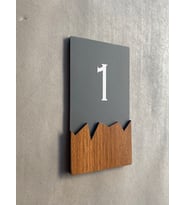 Wooden Serisi Dikey Kapı Numarası
