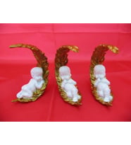 HEDİYELİK › KARIŞIK › Melek Figürler-QQC 3LÜ TÜYDE UYUYAN MELEK>>7.8X4X9 CM.