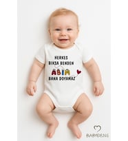 Herkes Bıksa Benden Abim Bana Doyamaz Yazılı Bebek Zıbını %100 Pamuklu Kısa Kollu Body Tulum (Beyaz)